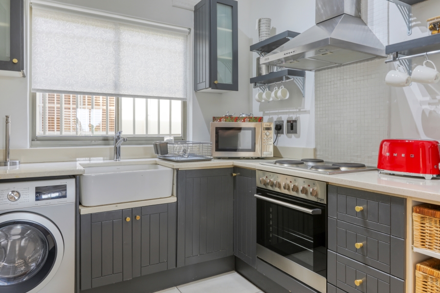 To Let 2 Bedroom Property for Rent in Green Point Western Cape